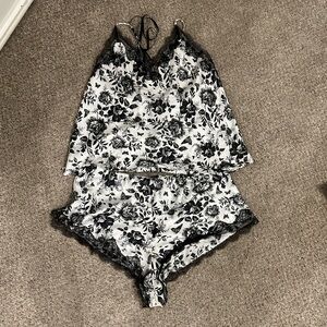 VS Silk Sleepset - Black and white floral print